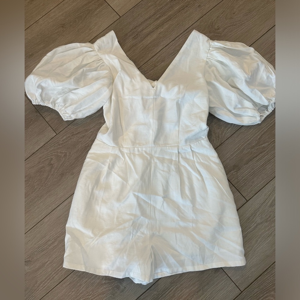 White puff sleeve romper